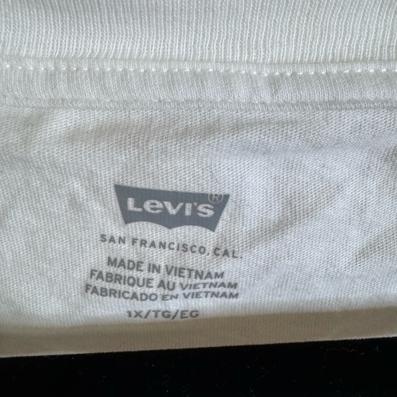 Levi’s Women’s Graphic Tee 1X - Picture 2 of 4